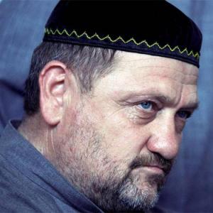 Karinė apžvalga ir politika Ramzano Kadyrovo herojus