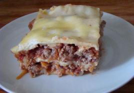 Lasagna with minced meat: Classic lasagna recipe at home Making bechamel sauce